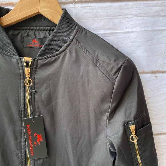NEW 🖤 BOMBER JACKET in black with tags and gold zipper details LARGE NWT - Picture 2 of 6